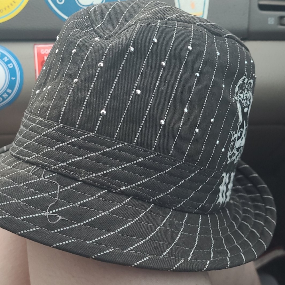 Rebecca Bonbon hat